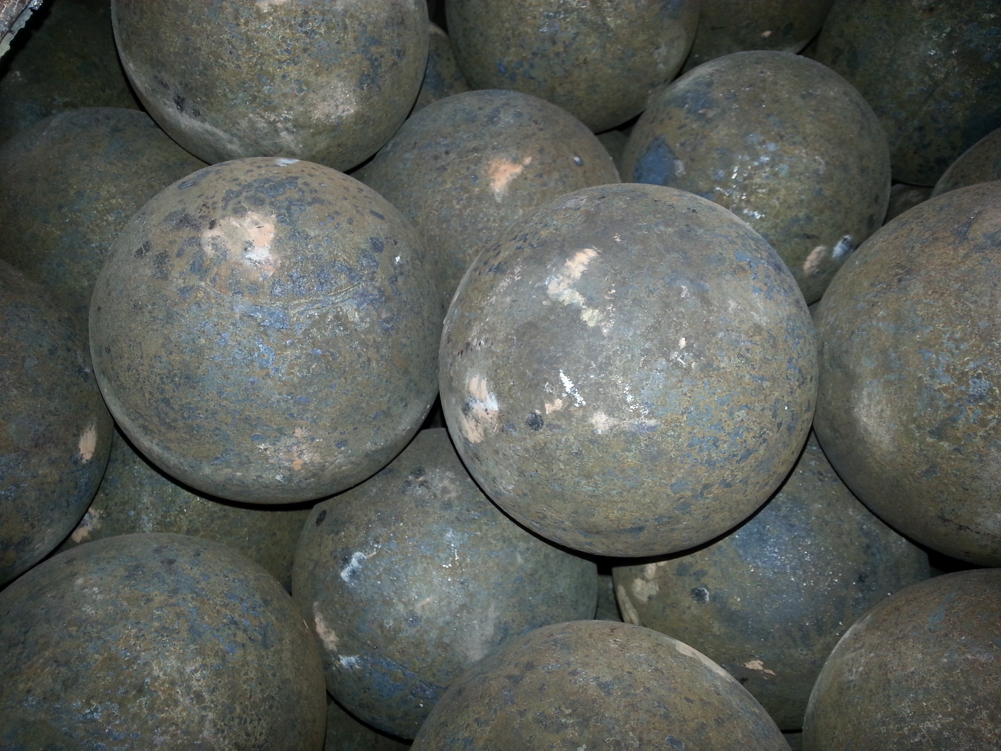 Bola de acero de pulido de laminado en caliente de lanzamiento forjada para la mina y la planta del cemento